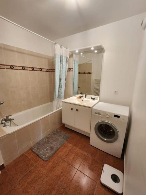 מונטבראן Appartement 2 Pieces 5Min Gare Val D'Europe Parking Inclus מראה חיצוני תמונה
