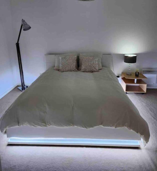 מונטבראן Appartement 2 Pieces 5Min Gare Val D'Europe Parking Inclus מראה חיצוני תמונה