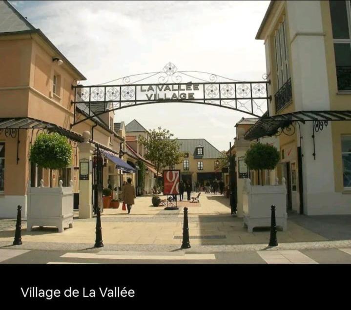 מונטבראן Appartement 2 Pieces 5Min Gare Val D'Europe Parking Inclus מראה חיצוני תמונה